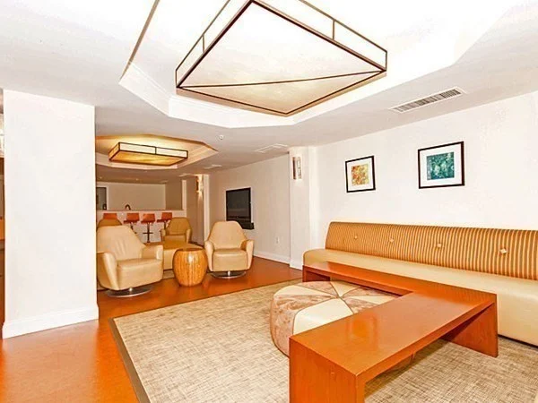 20 Chapel St, Longwood