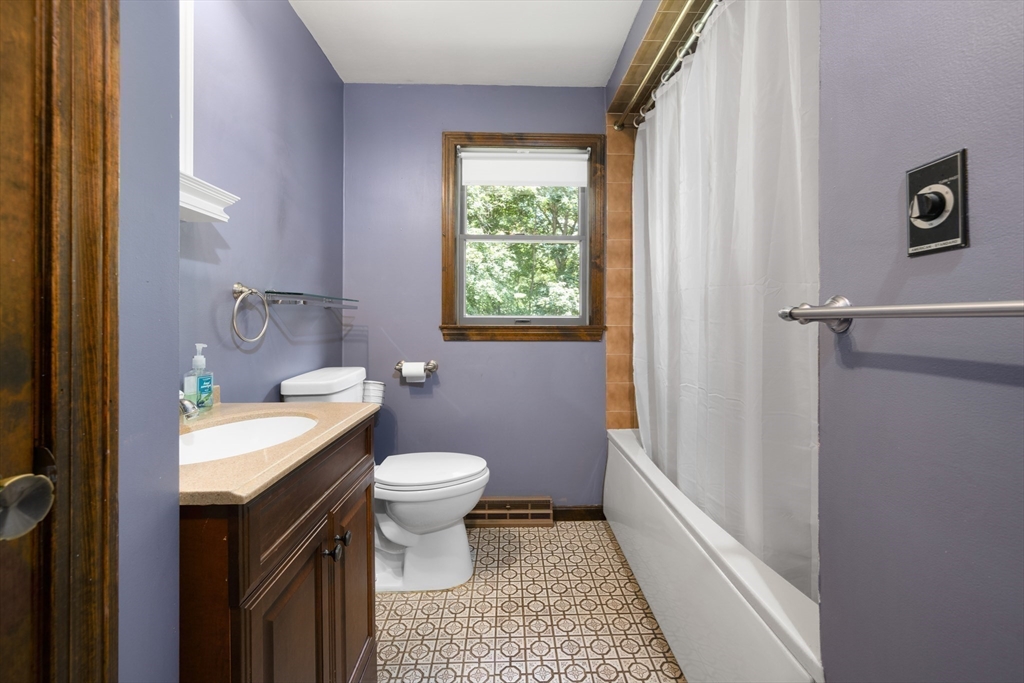 47 Oriole Dr, Dracut