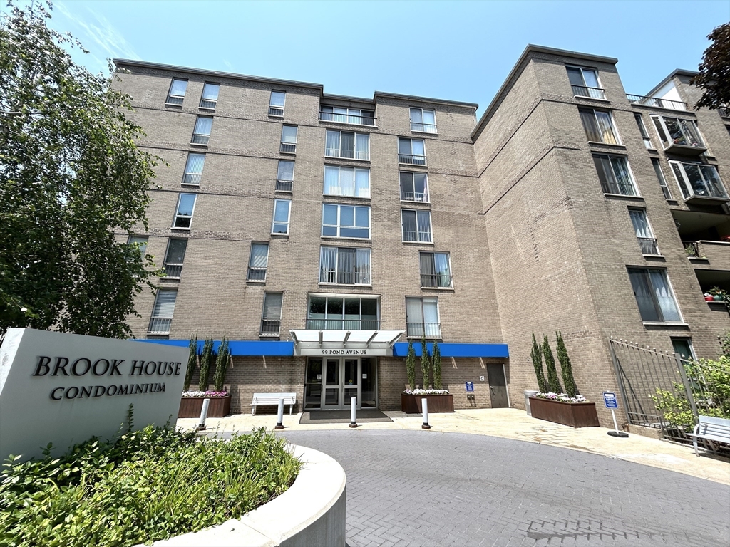 99 Pond Ave, Brookline Village