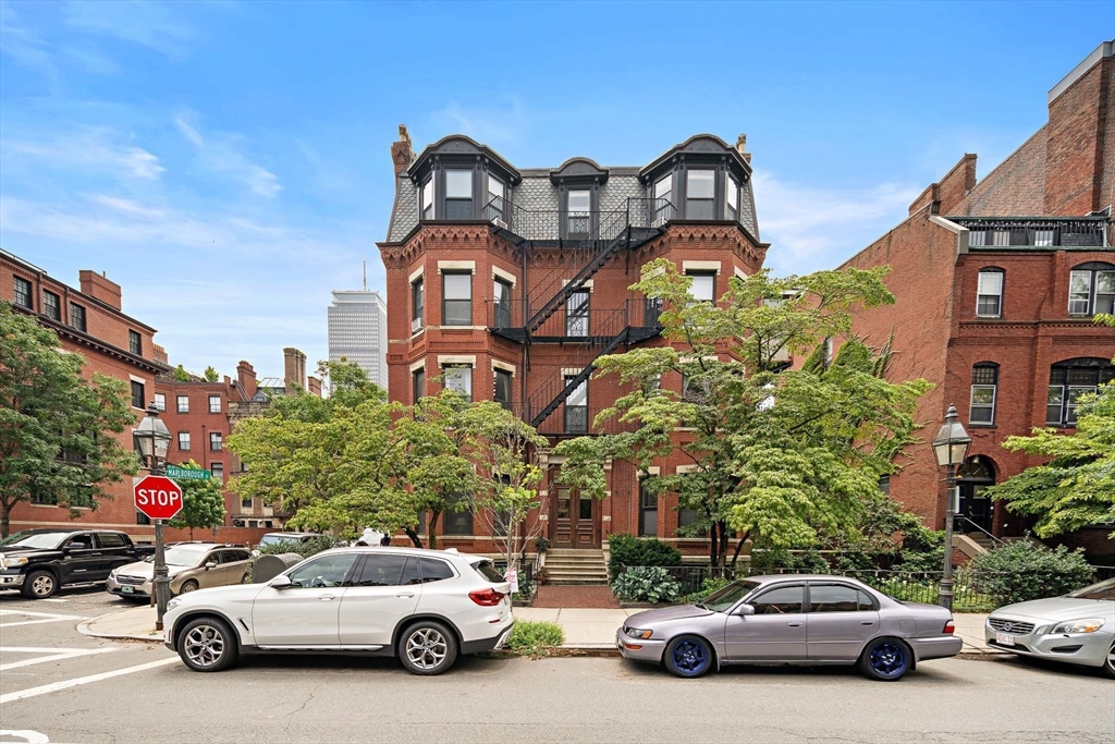 364 Marlborough St, Back Bay