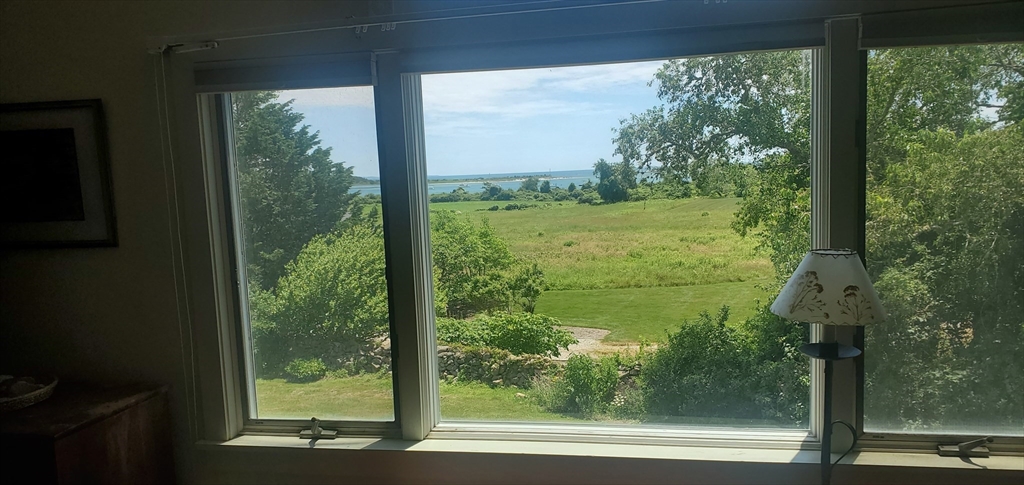 588 River Rd, Acoaxet