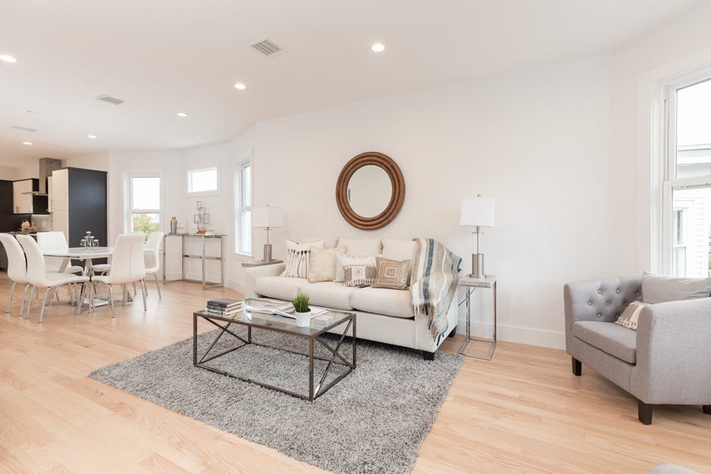 112 King, Dorchester