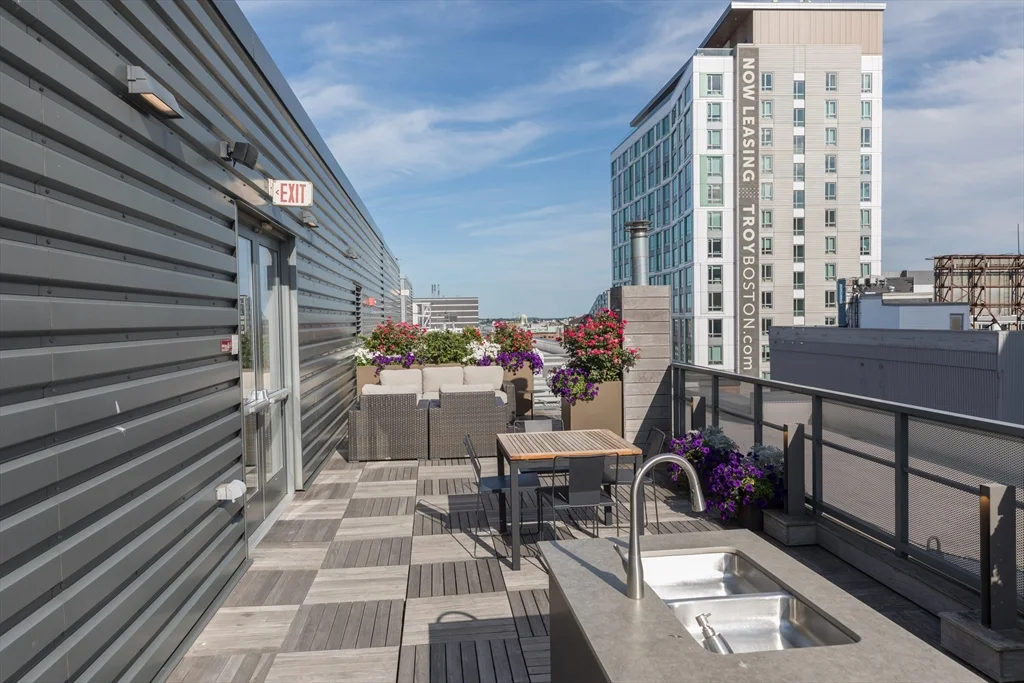 32 Traveler St, South End