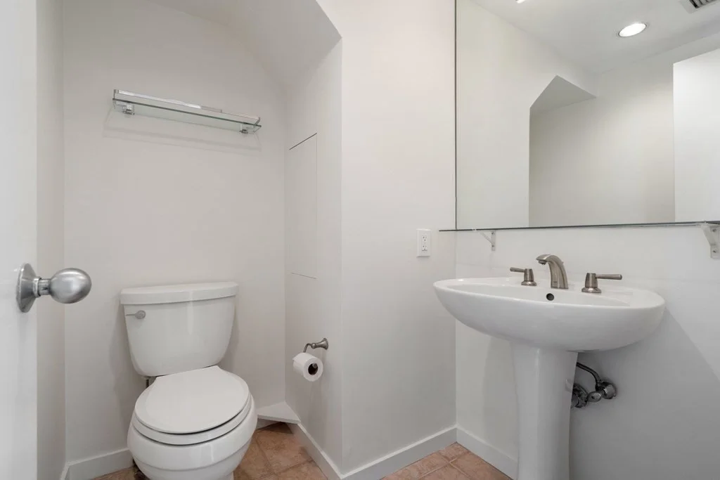 975 Memorial Dr, Harvard Square