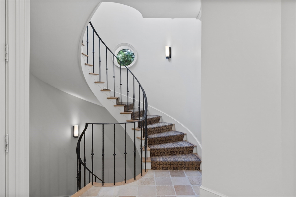 120 Cabot St, Chestnut Hill