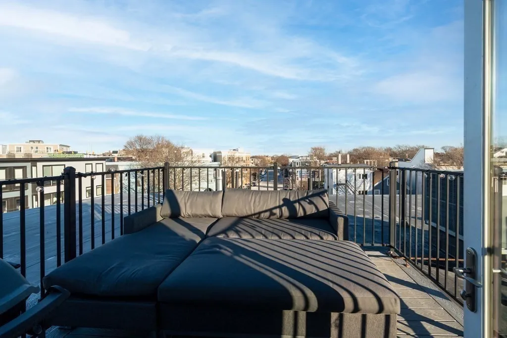 5 Mohawk St, South Boston