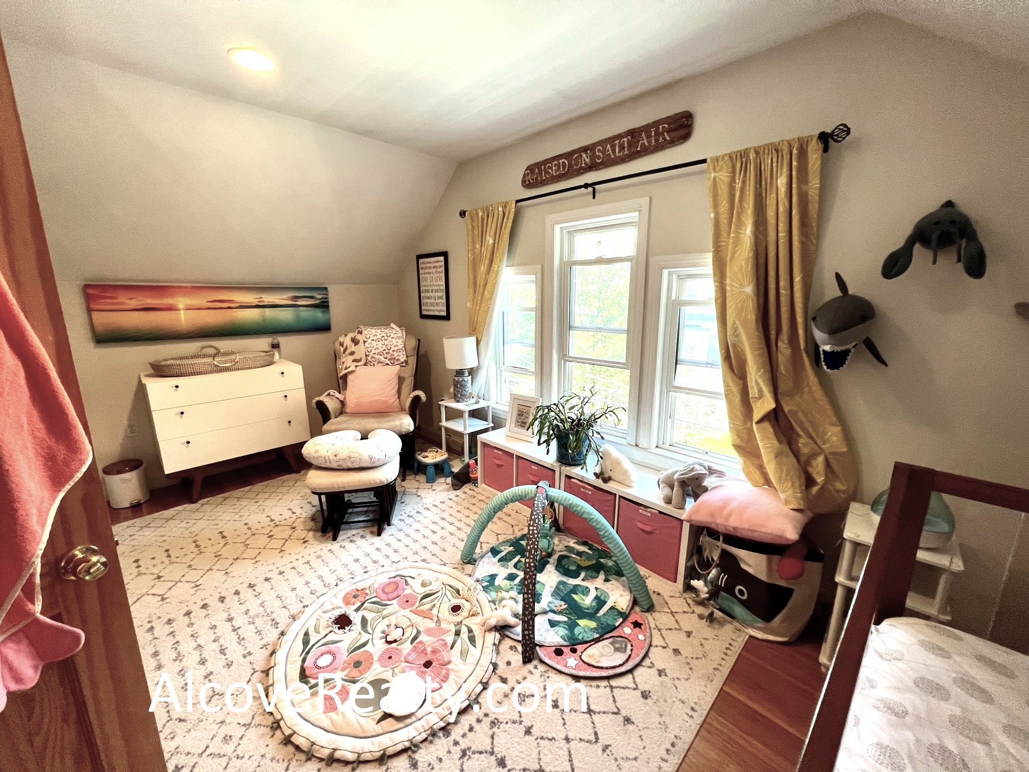 24 Burnham St, Tufts