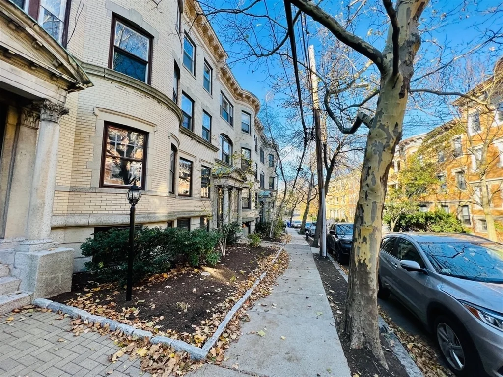 138 Fuller St, Coolidge Corner