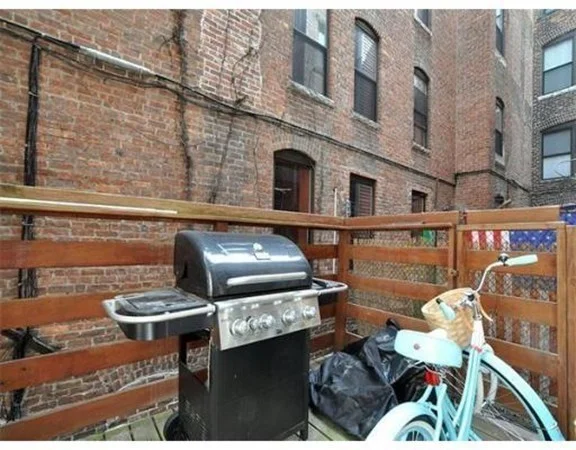 33 Charter St, North End