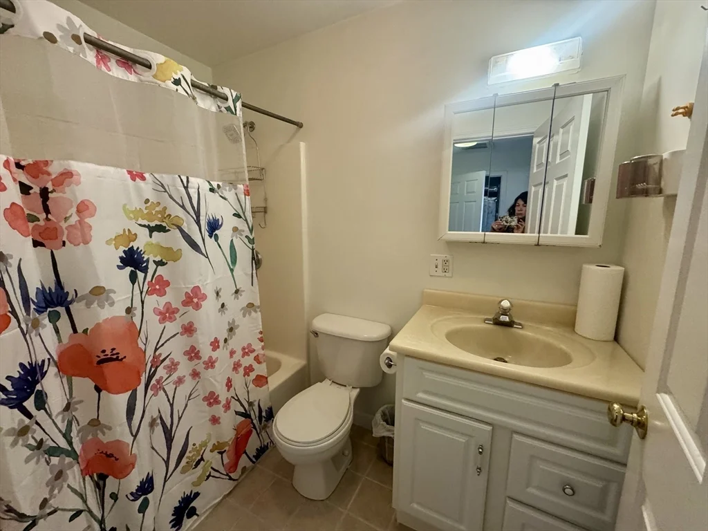 145 Union St, Center