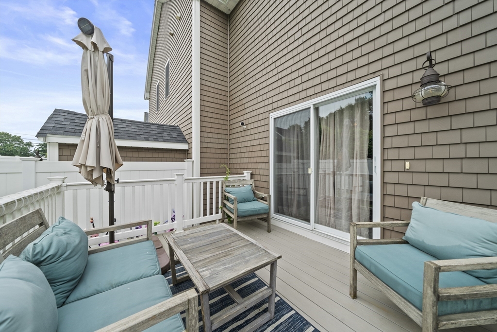 8 Old Field Way, Lakeville