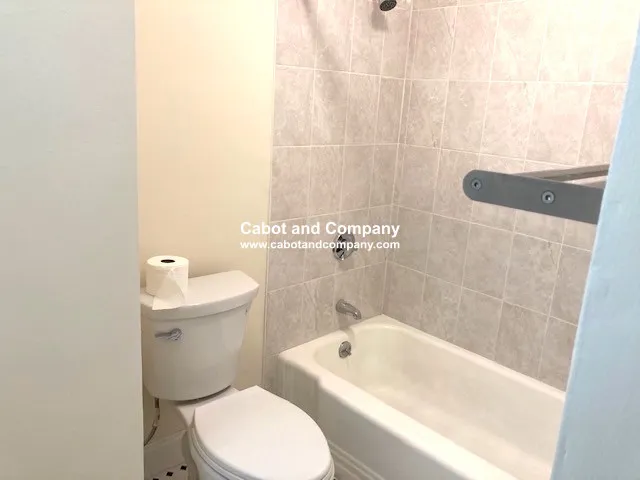 295 Newbury St, Back Bay
