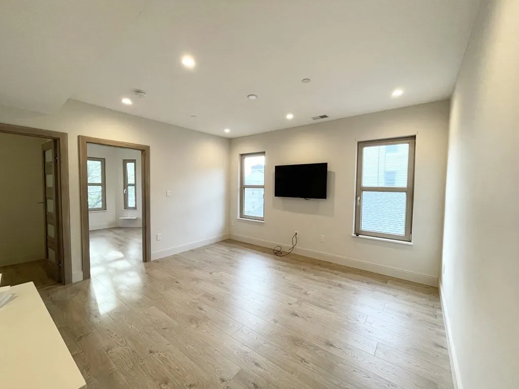 118 Buttonwood, Boston