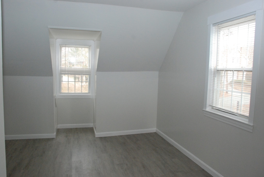 8 Sunset Rd, Wayland