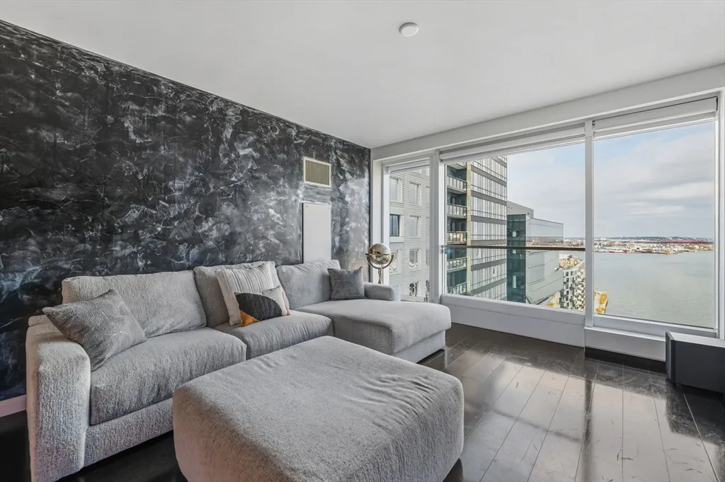 150 Seaport Blvd, Seaport District