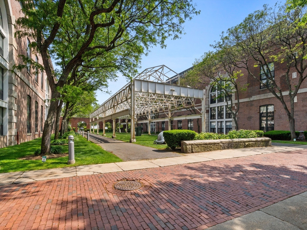 42 8th St, Charlestown