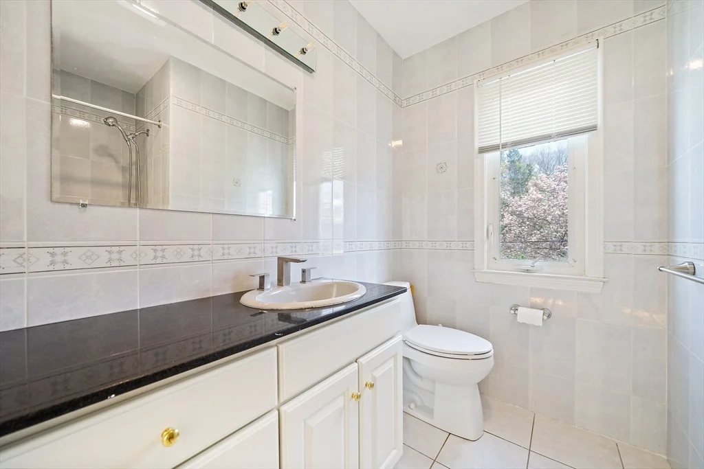 28 Mansfield Rd, Wellesley