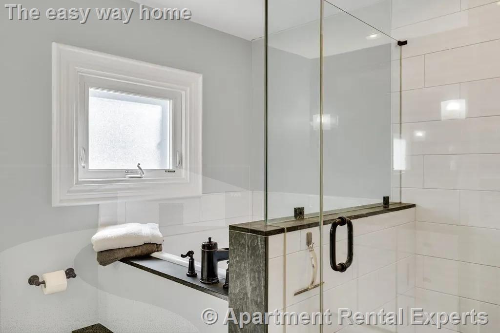 1 Riverside Pl, Riverside