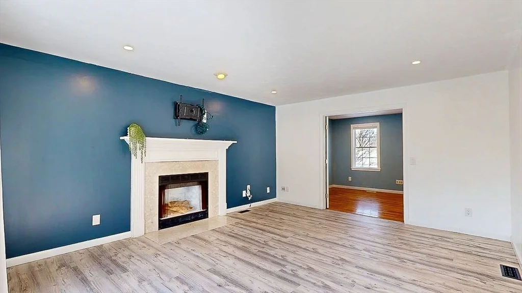 12 Coldbrook Rd, Millbury