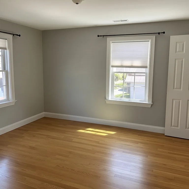 27 Cummings St, Medford