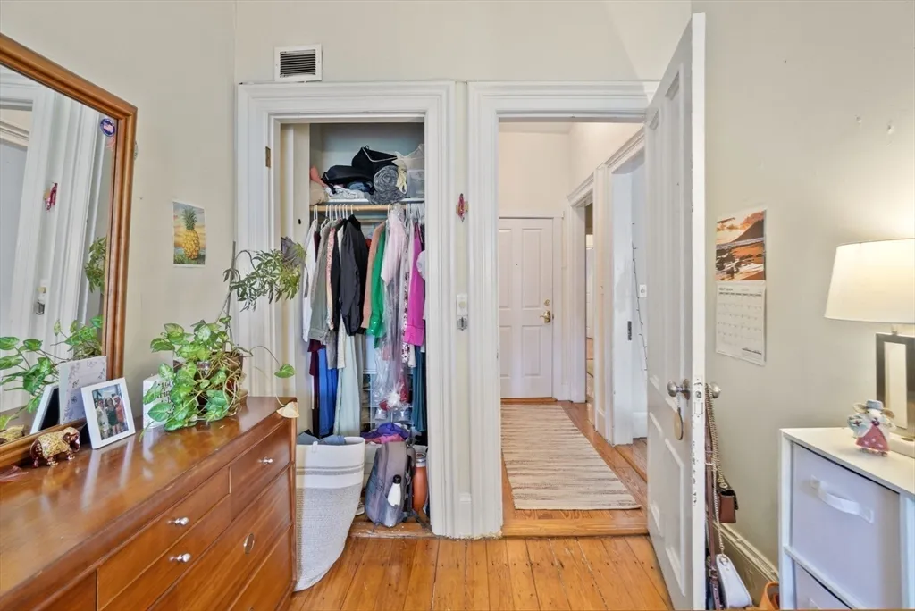 296 Marlborough St, Back Bay