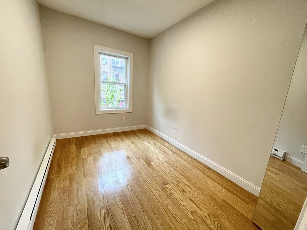 7 Warwick St, Mission Hill