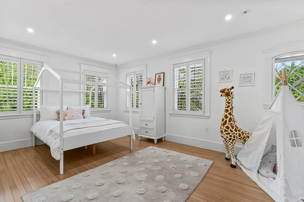 54 Wedgemere Ave, Wedgemere