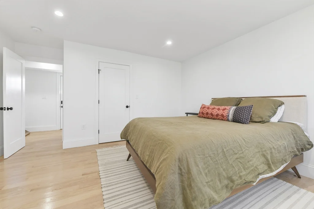 17 Akron St, Roxbury