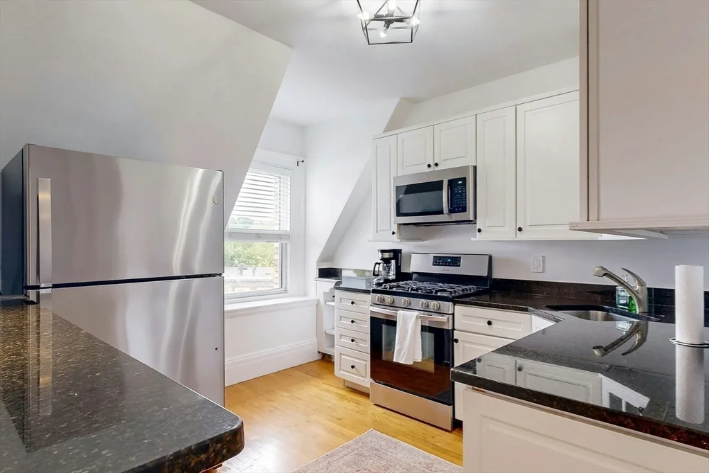 15 Garrison Rd, Brookline Hills