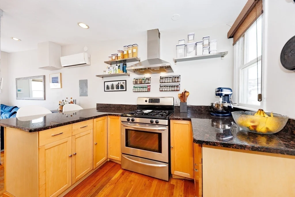 522 E 8, South Boston