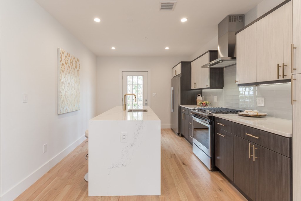 112 King, Dorchester