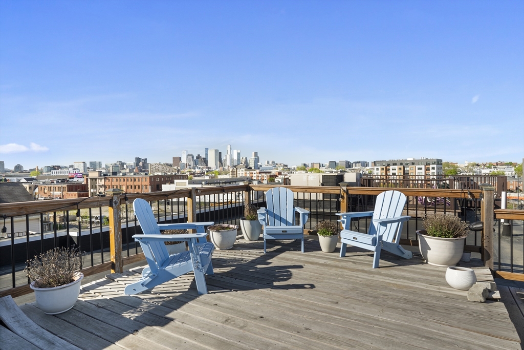 33 Middle St, South Boston