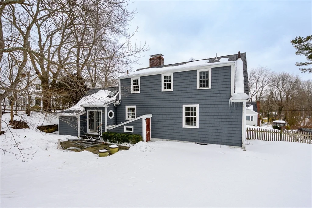 25 Bayberry Ln, Cohasset