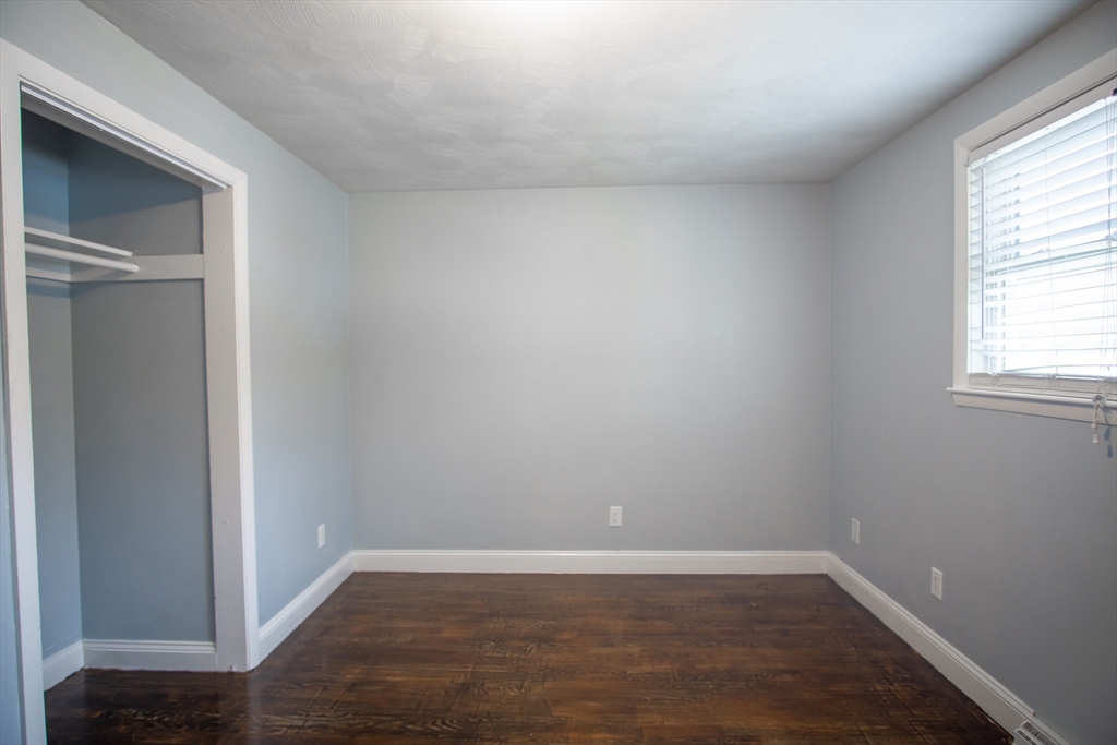 63 Mcgarvey Rd, Stoughton