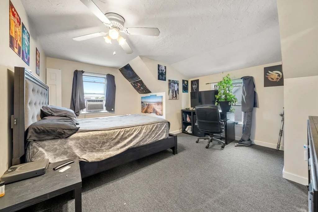 10 Holman St, Attleboro