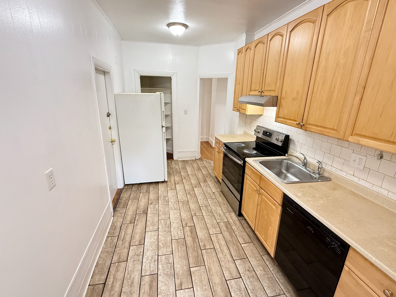 17 Warwick Rd, Salisbury Road - Corey Farm