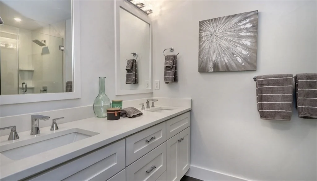 15 W Bellflower, Dorchester