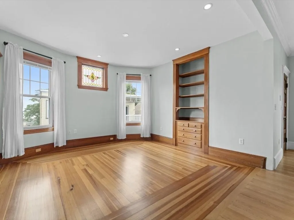 10 Ticknor St, South Boston