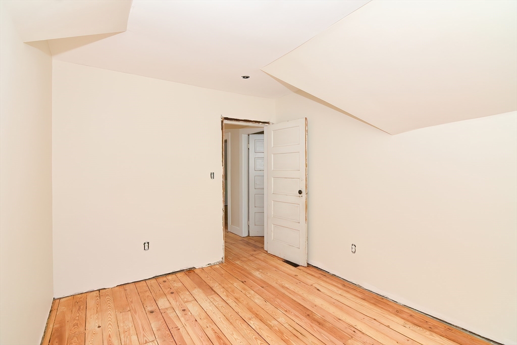 350 King St, Springfield