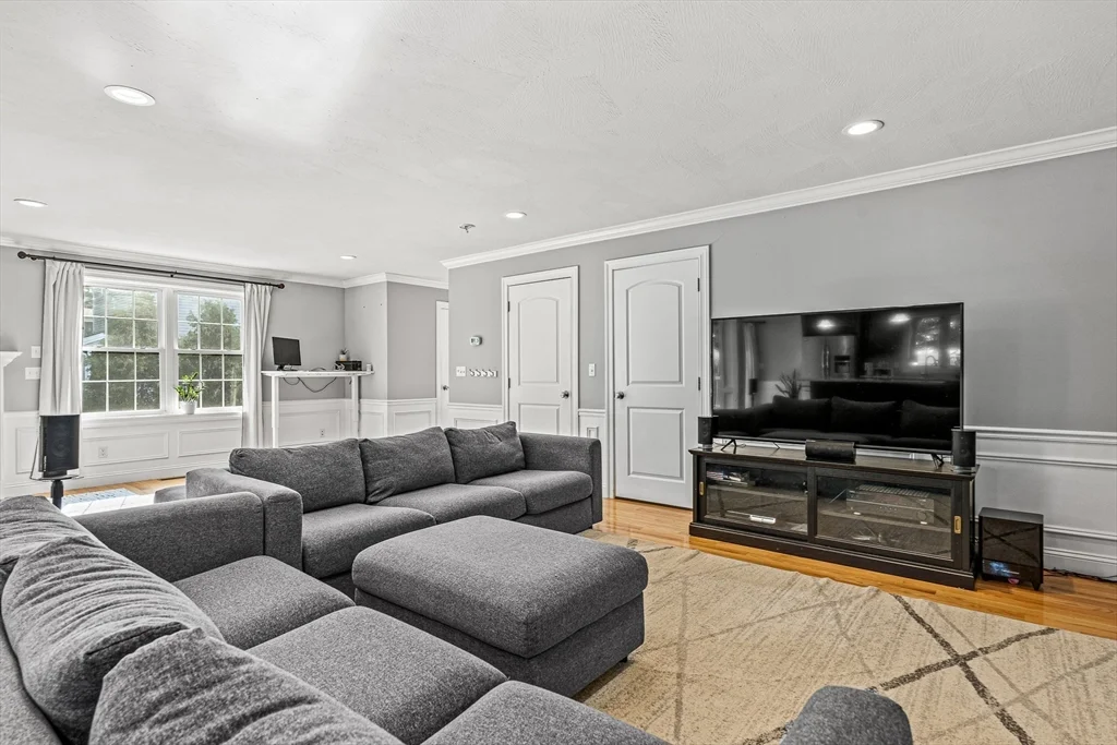 176 Washington St, Reading