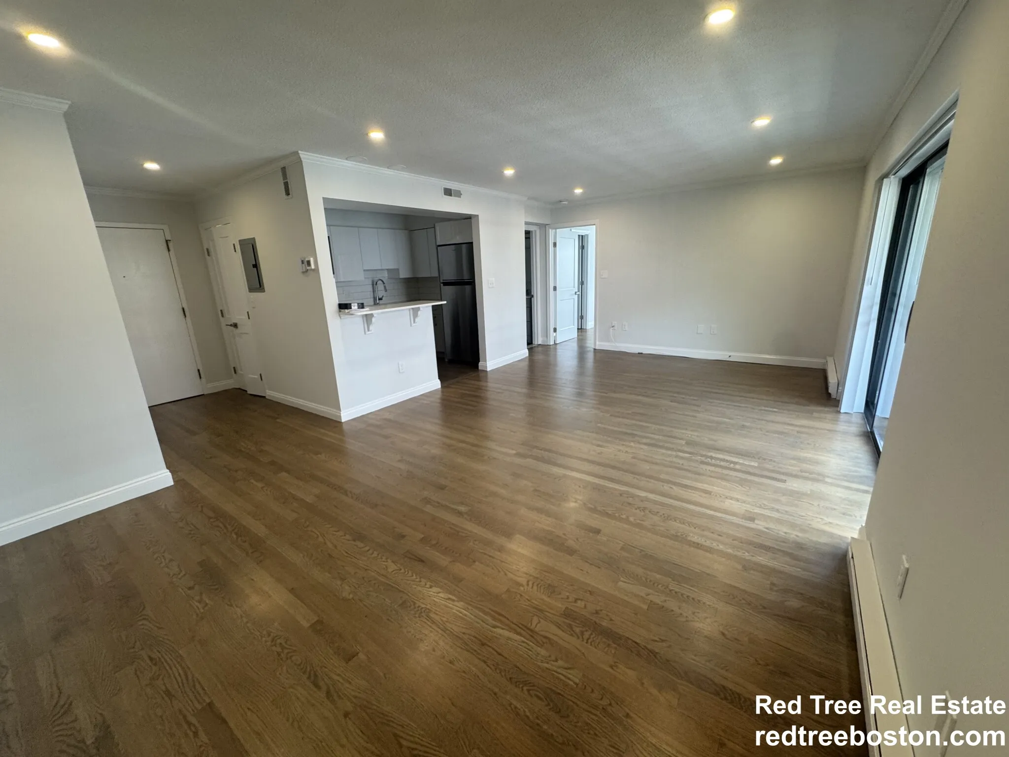 320 Hammond Pond Pkwa, Chestnut Hill