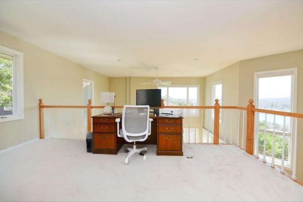 4 Bittersweet Ln, Buzzards Bay