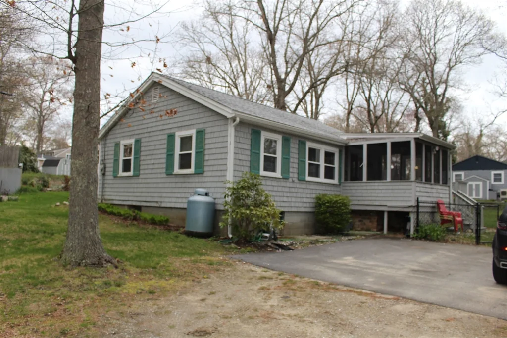 81 Winthrop Rd, Manomet