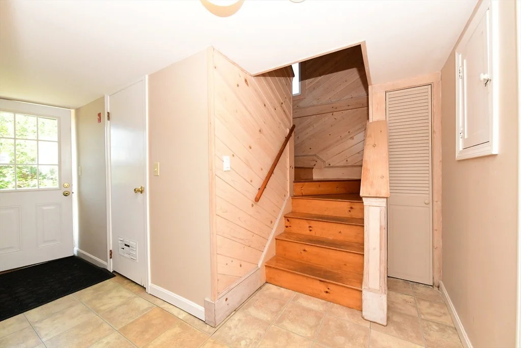 239 Phillips Rd, Sandwich