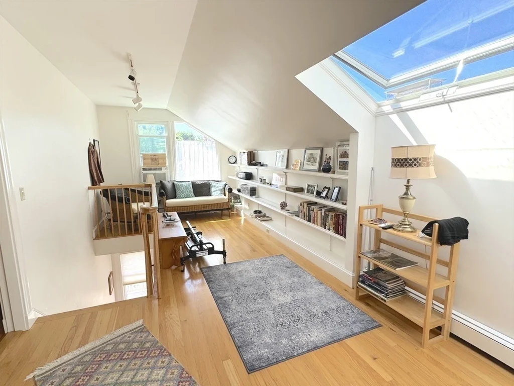 82 Stearns Rd, Longwood