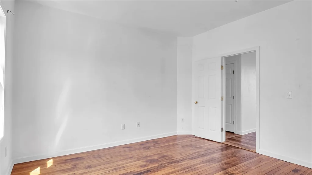 1442 Main St, Worcester