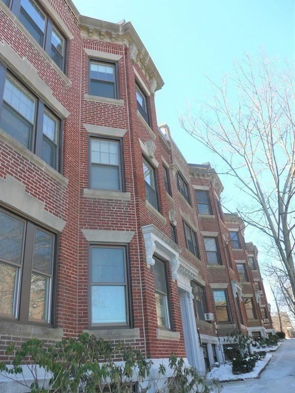 25 Stearns Rd, Coolidge Corner