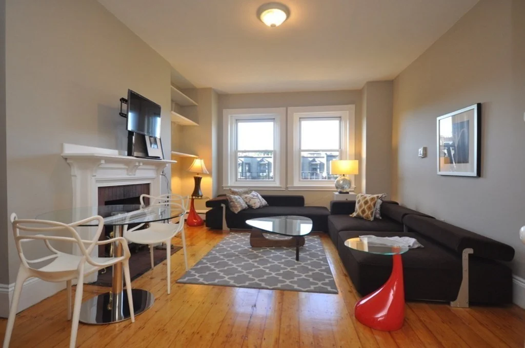 218 Newbury St, Back Bay