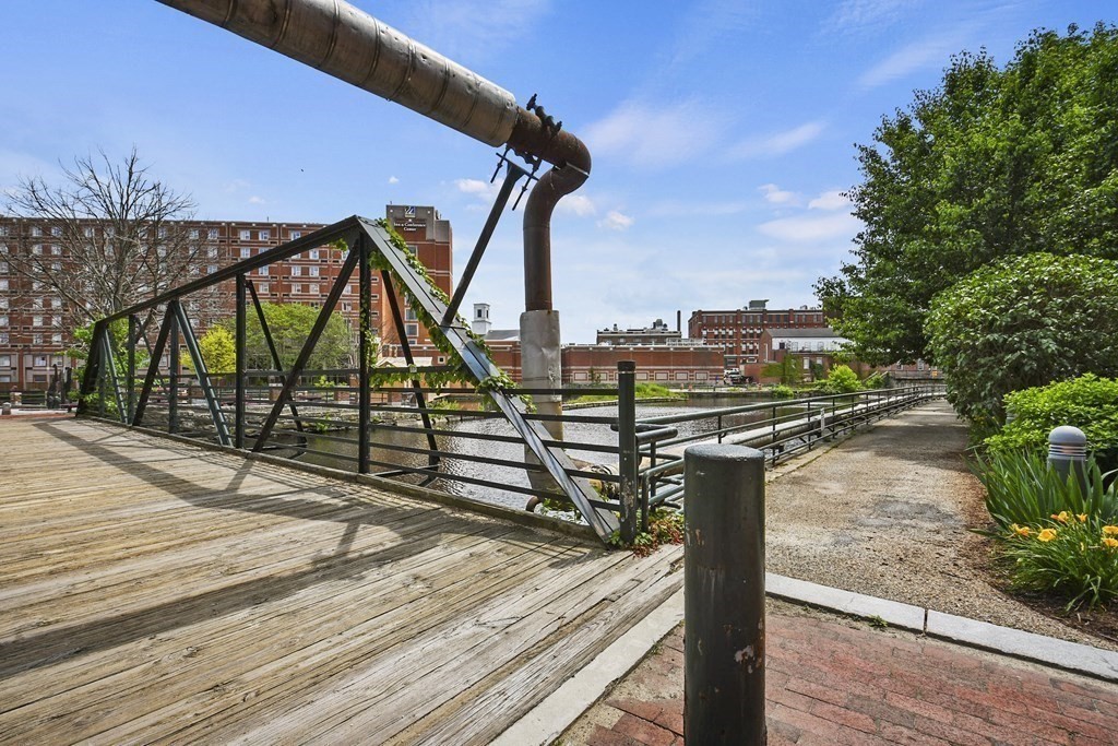 17 Kearney Sq, Lowell