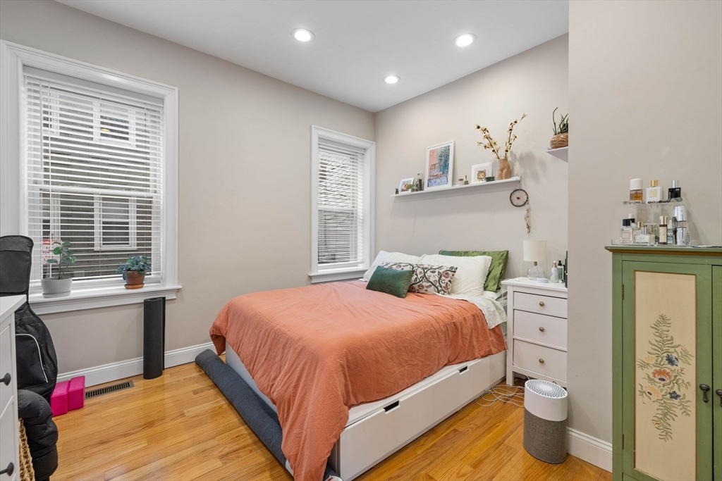 102 Chelsea St, East Boston